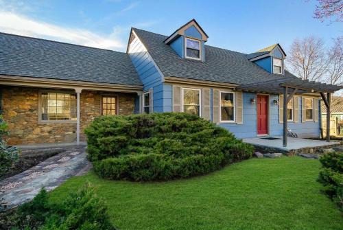 Asheville House | 10 mins to DT Asheville Pool Hot Tub Game Room