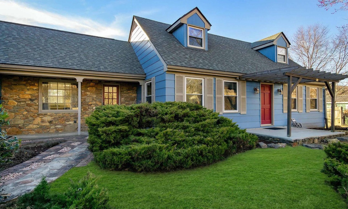 Asheville House | 15 mins to DT Asheville Pool Hot Tub Game Room