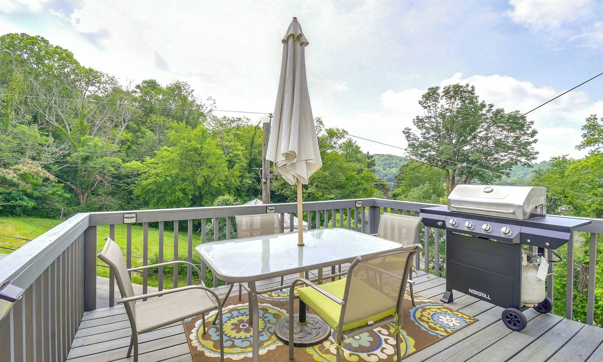 Beattyville Apartment | 18 Mi to Red River Gorge: Beattyville Retreat
