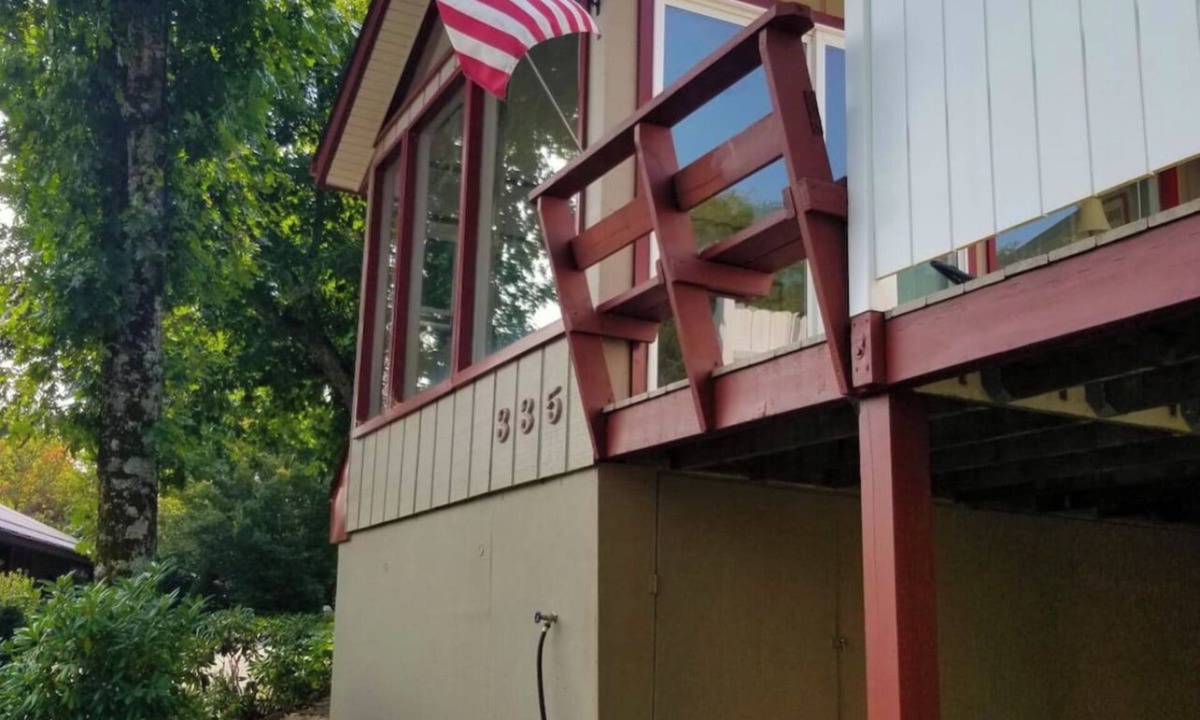 Newland Cabin | 2 bedroom cabin in Linville Land Harbor- close to Beech and Sugar Mtn.!