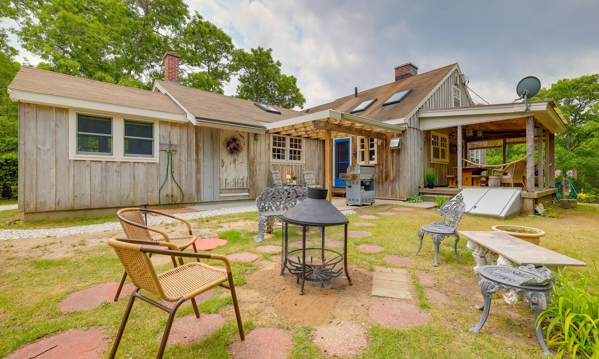 Brewster House | 2 Mi to Beach! Cape Cod Family Retreat w/Deck