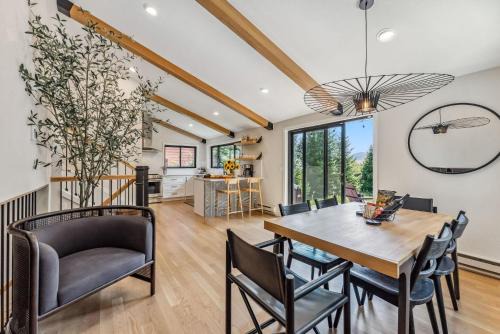 Willowbrook Meadows House | 249 E Coyote
