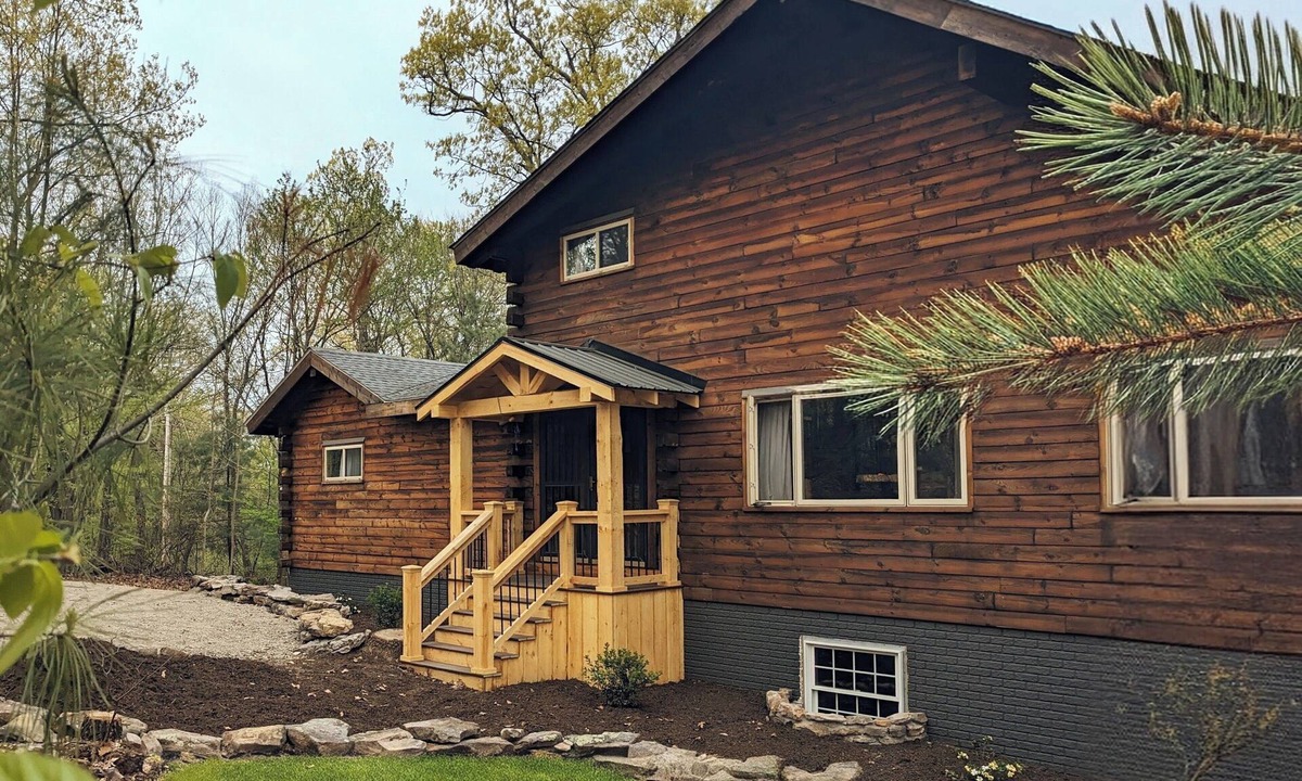 Hedgesville Cabin | 3 bedroom family Getaway on the mountain top w/sunrise view over Sleepy Creek.