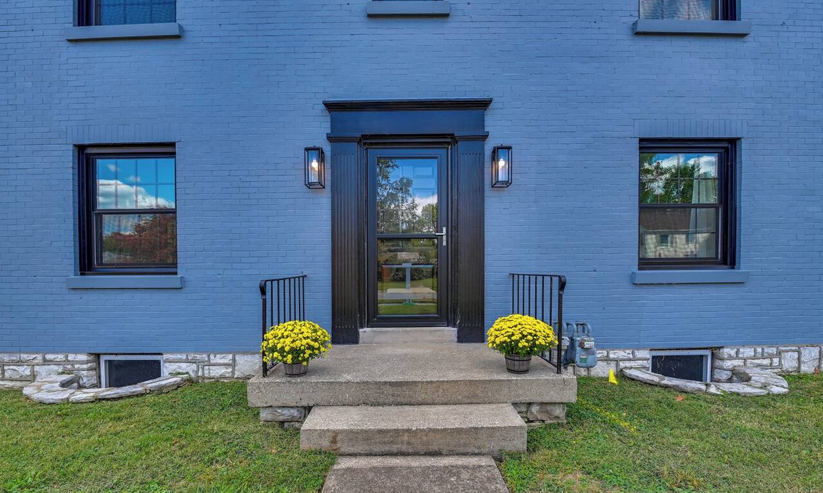 Lexington Apartment | 3 Mi to Dtwn: Updated Home w/Hot Tub in Lexington