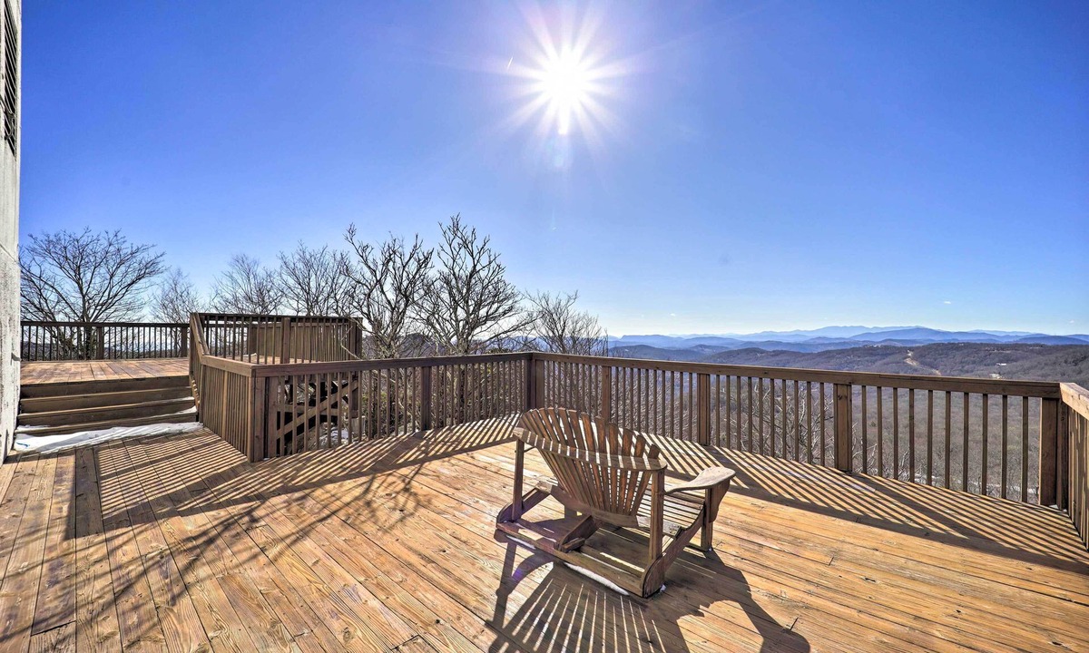 Sugar Mountain Apartment | 3 Mi to Sugar Mtn Slopes! Condo w/Hot Tub & Pool