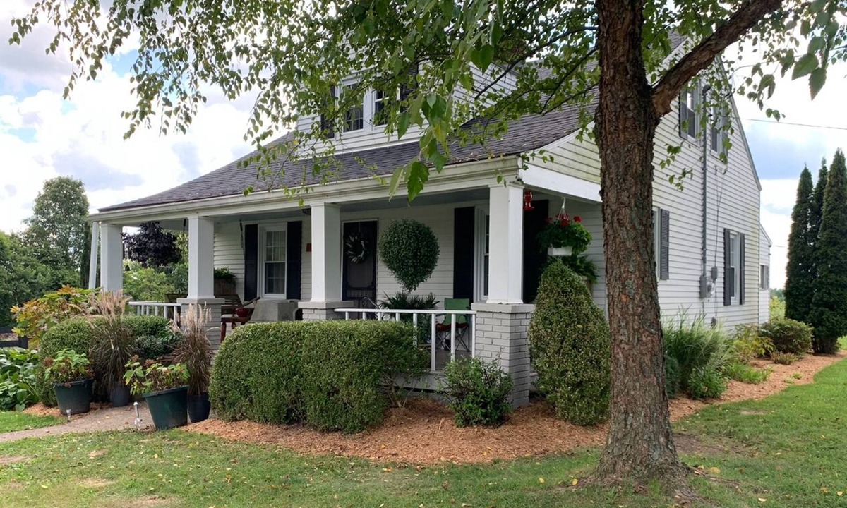 Sardis House | 4-bdrm. farmhouse in enjoyable Mount Olivet with beautiful views. Near Maysville