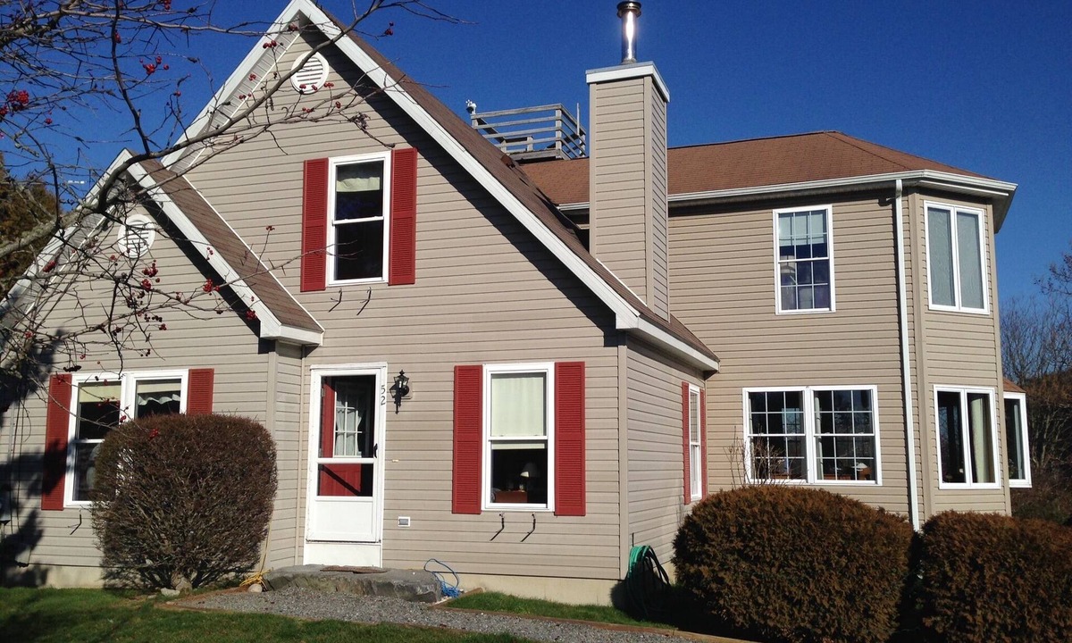Little Compton House | 4 Bed 2 bath Short Walk to South Shore Beach