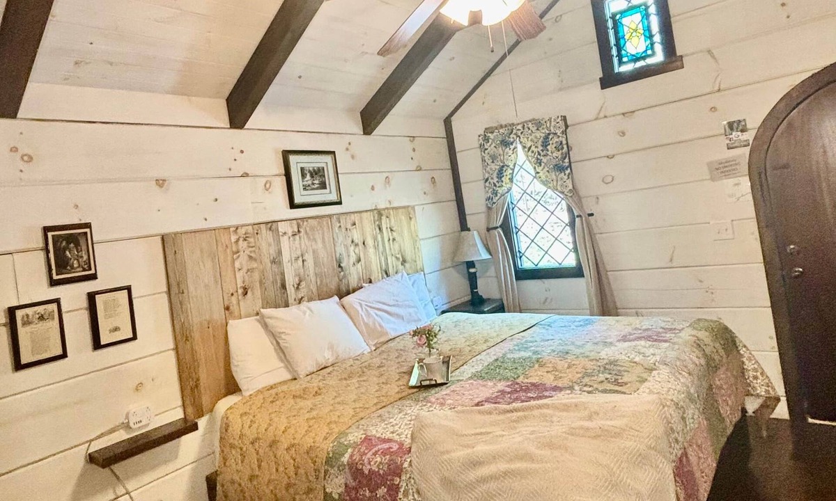 Sevierville House | #4 Stella - Tiny Home Cottage