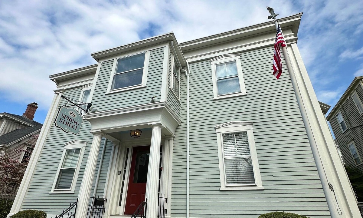 Historic Hill House | 4 Unit Dog Friendly Home (Sleeps 18) on Historic Spring St.