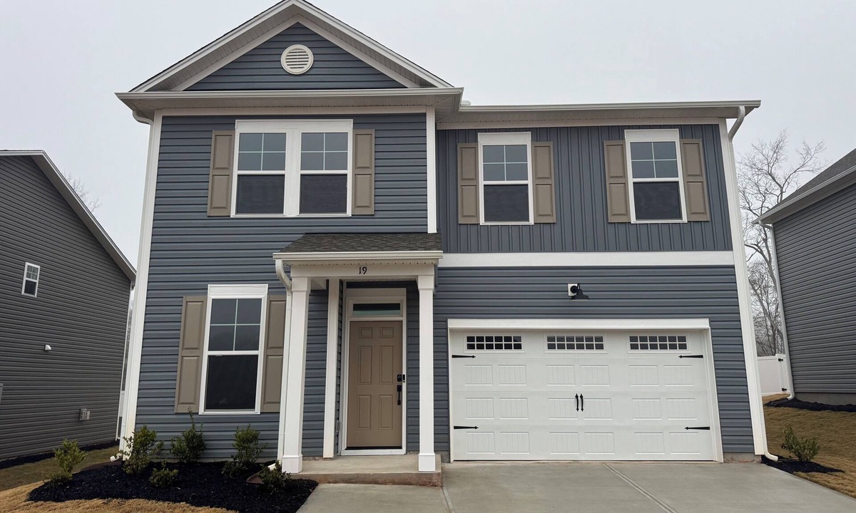 Central House | 5 BED - 3 BA NEW HOME-JULY 4–CLEMSON—SUMMER