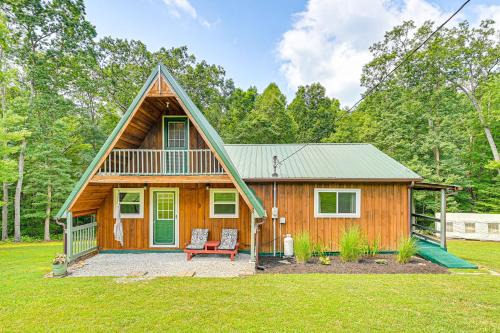 Wellington House | 5 Mi to Cave Run Lake: Wellington Cabin w/Deck!