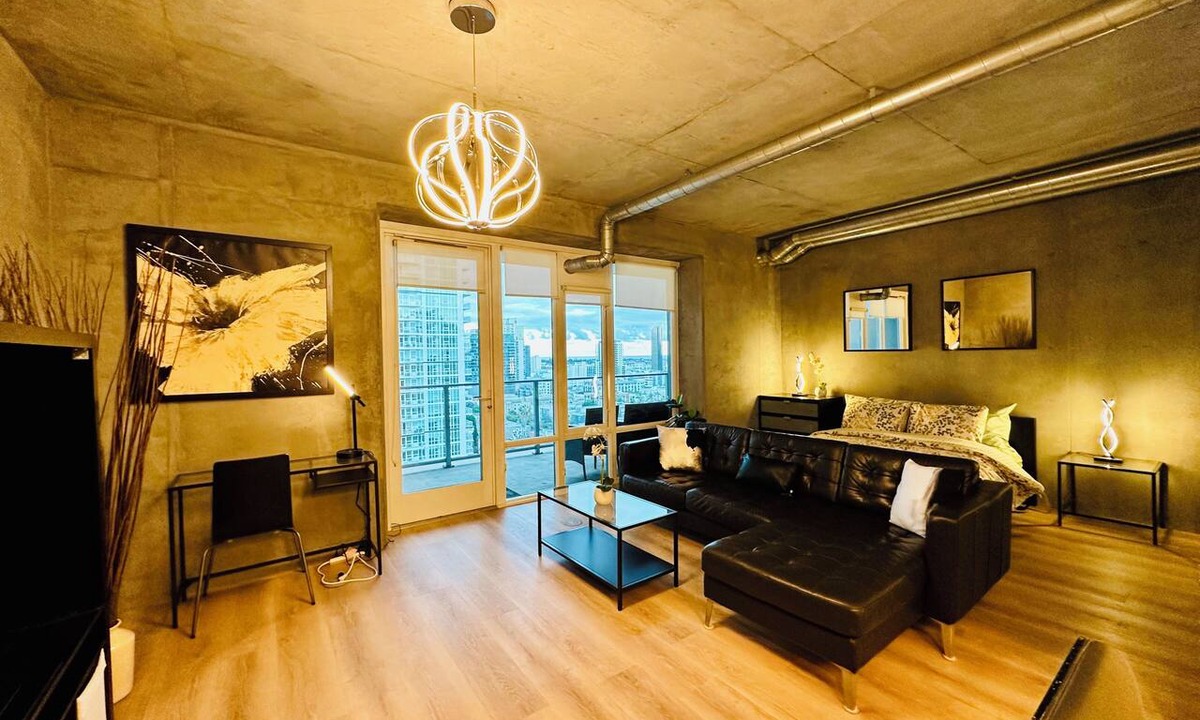Smart Corner Condo | "5% Special Rate Discount" High-Rise Lovely & Spacious Condo - Family Friendly