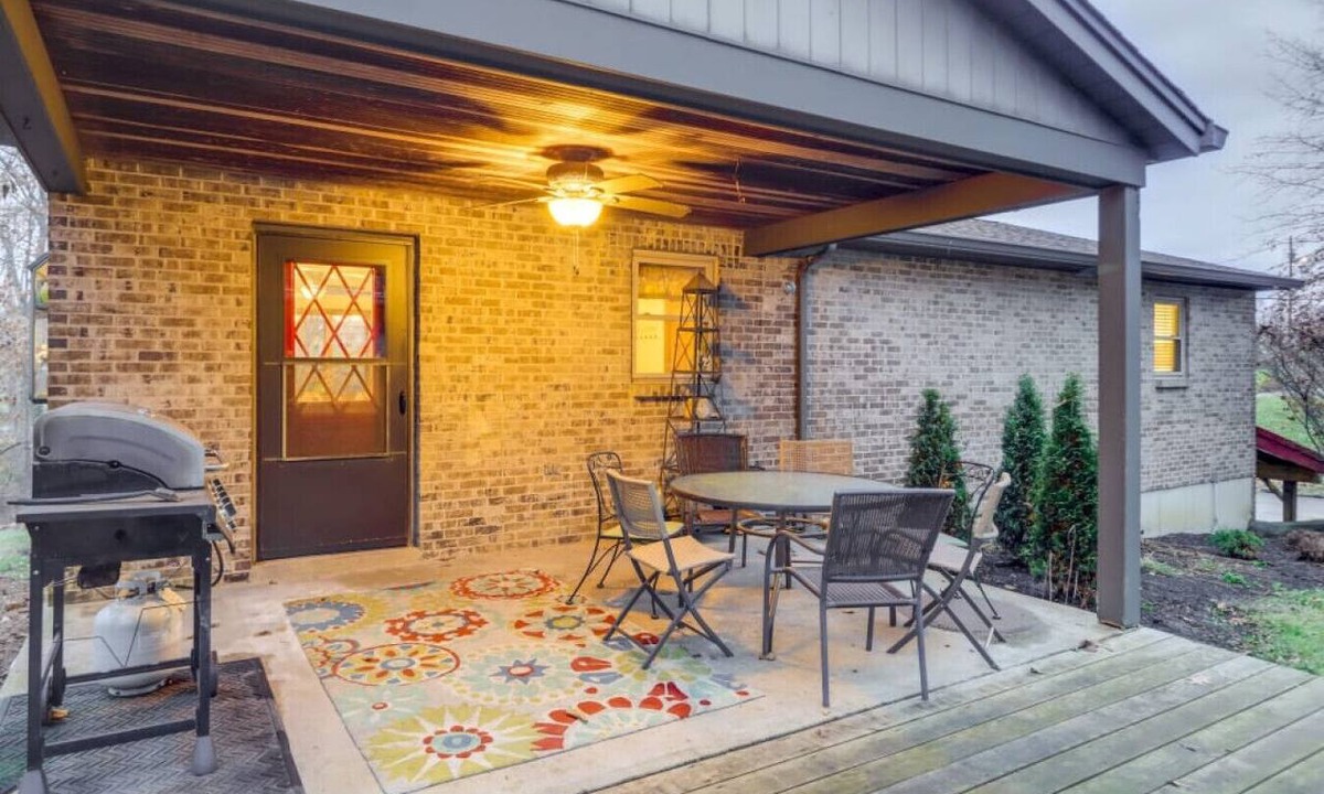 California House | 5BR Farmhouse | Game Room | Near Cincinnati