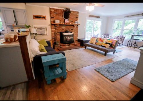 Sharpsburg Ski Chalet | 6-Acre Garden Home Across from Canal Near Antietam