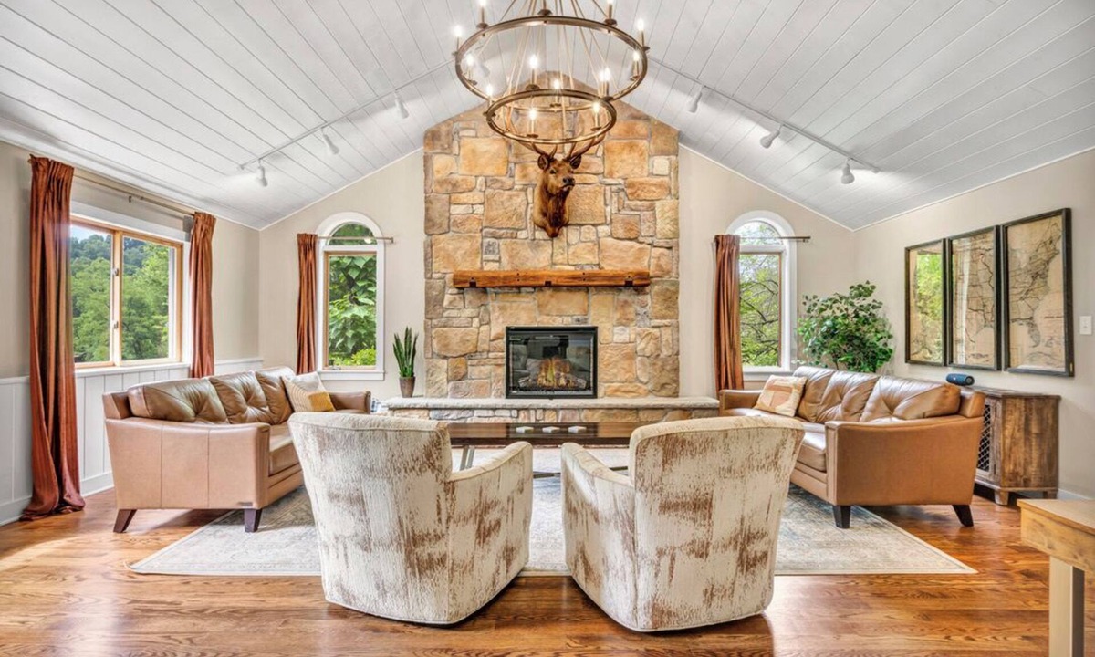 Ava Cabin | 6 Guests | Ponds | Hot Tub | Game Room | Trails