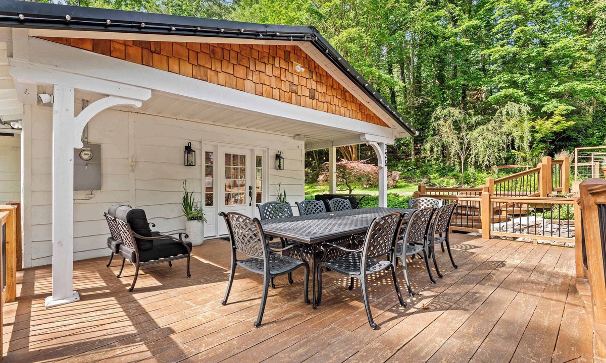 Hendersonville House | 7 BDR Retreat w/Guest Houses + Waterfall+Free Tix