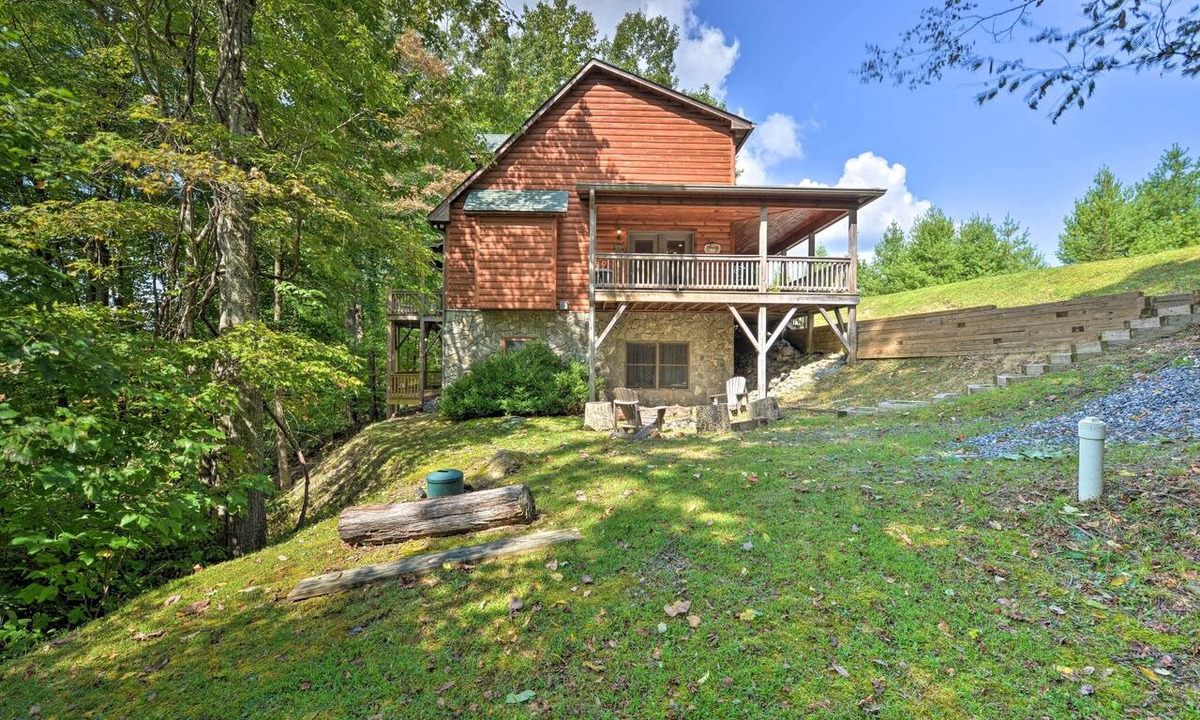 Fleetwood Cabin | 'A Bit of Heaven' Cabin < 13 Miles from Boone!