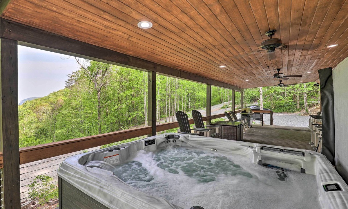 Skyland Cabin | A Mountaintop Chalet with Sunrise Views! Close to Chimney Rock and Lake Lure!