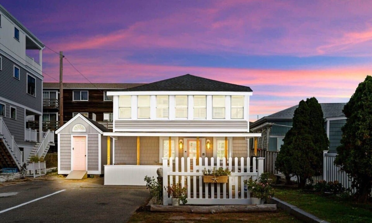 Salisbury Beach House | Addie Shack & Cammie Cabana | Pet Friendly