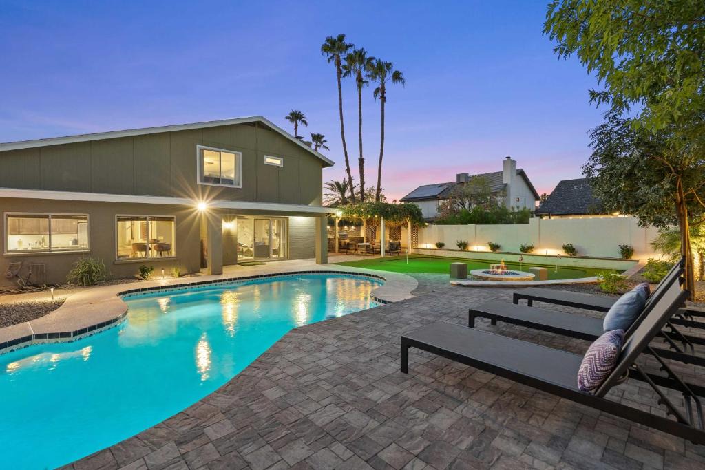 Paradise Valley Village House | Airy Scottsdale Home Near World-Class Golfing!
