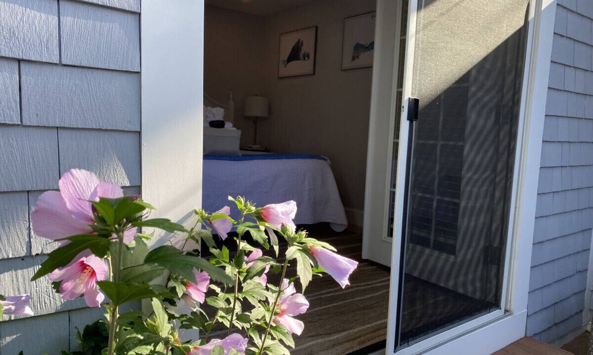 Northwest Harwich Condo | Allen Harbor Hideaway