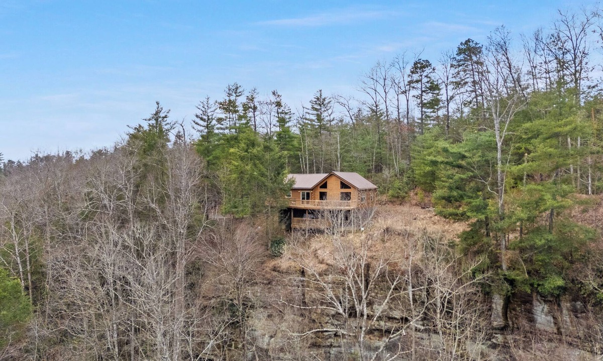 Zoe Cabin | Amazing Grace Cabin at Red River Gorge/Sleeps 12/Hot tub/Pool table