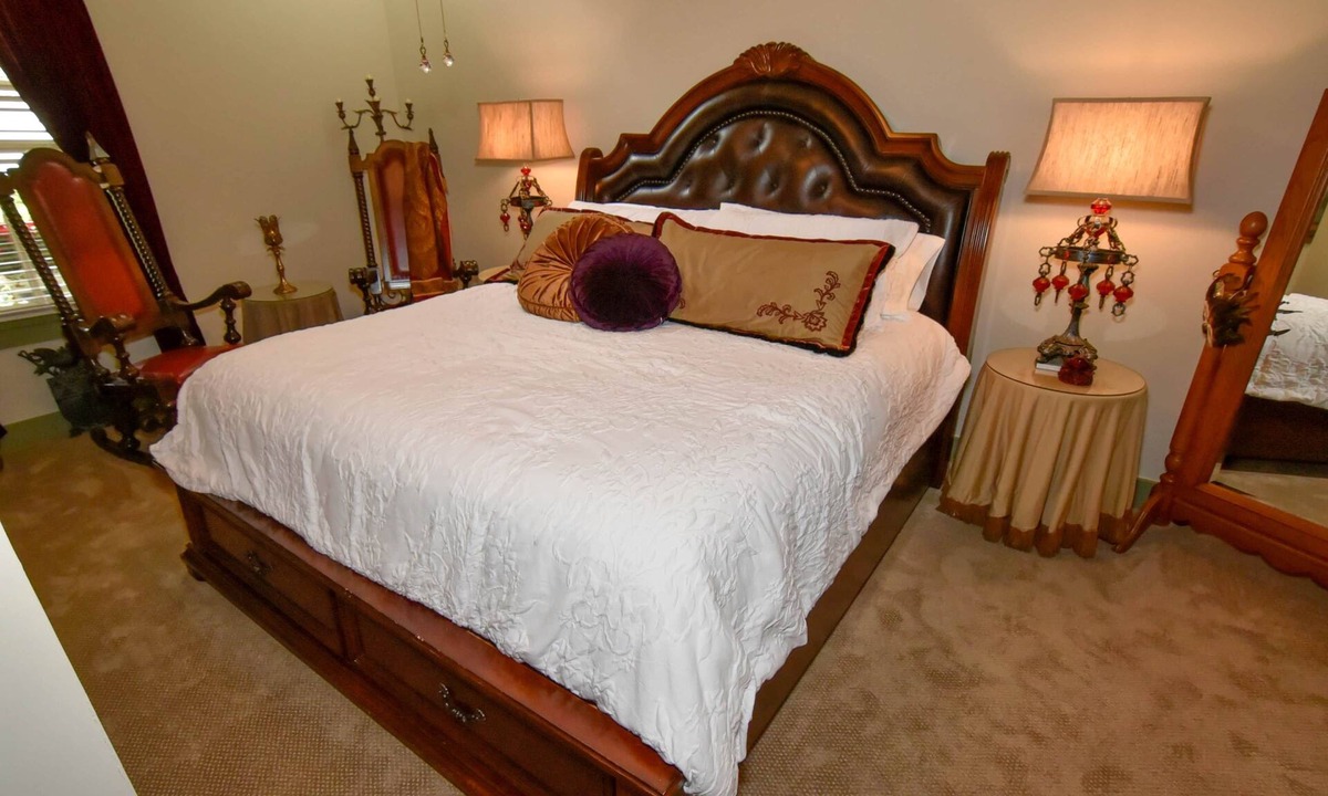 Jonesborough House | Angeline's Room at The Historic Eureka Inn and Event Center