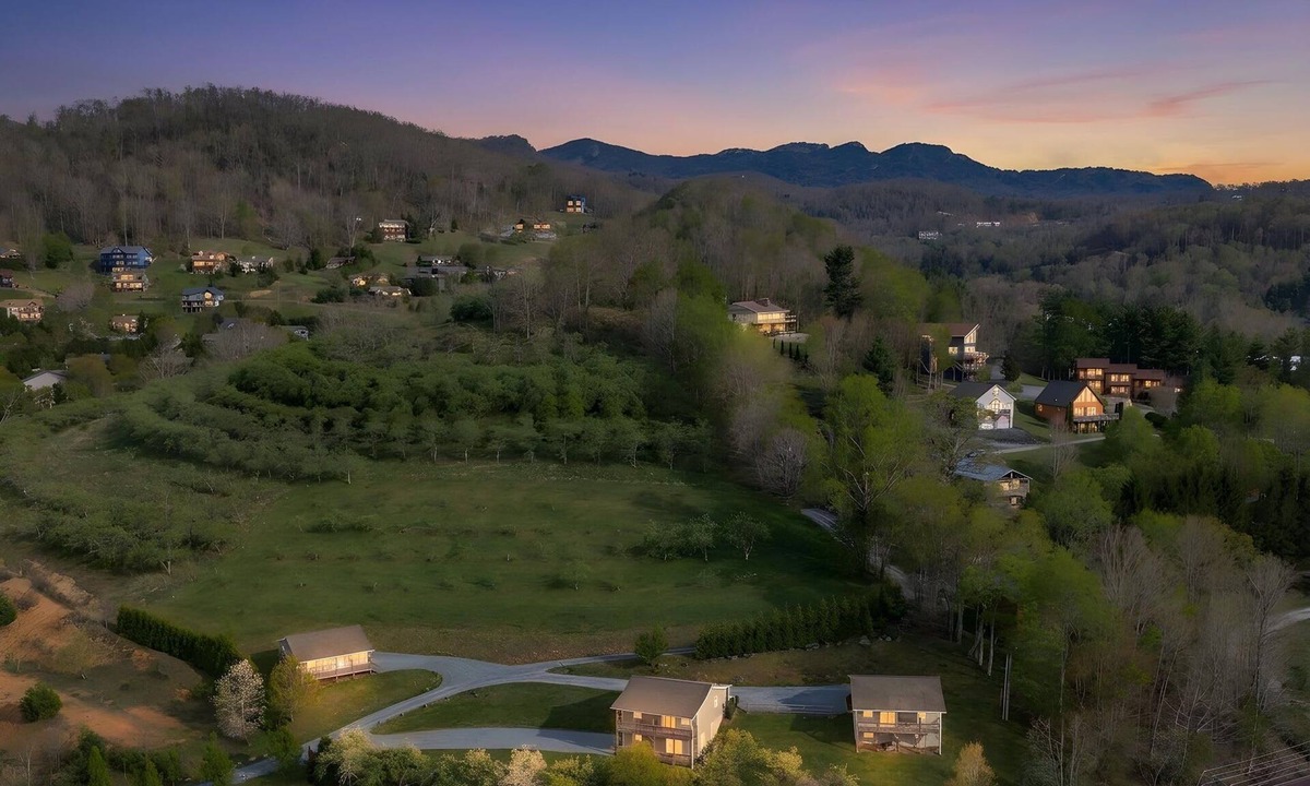 Banner Elk House | Apple Blossom Estates | 7BR + EV Chargers | Views