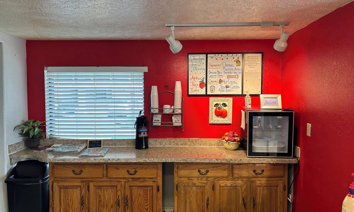 North Spokane Hotel | Apple Tree Inn