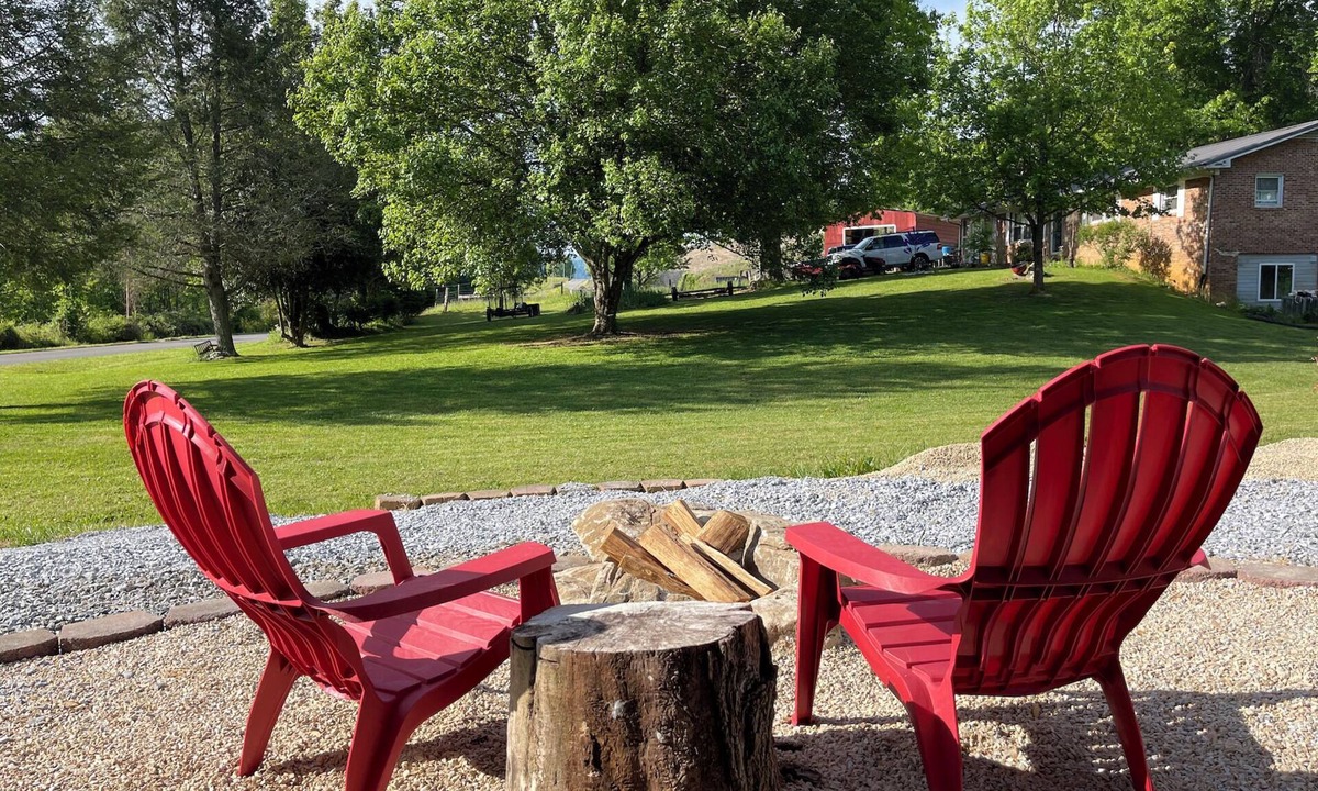 Jonesborough Other | Artsy Farmhouse Retreat TN countryside near Jonesborough - pet friendly