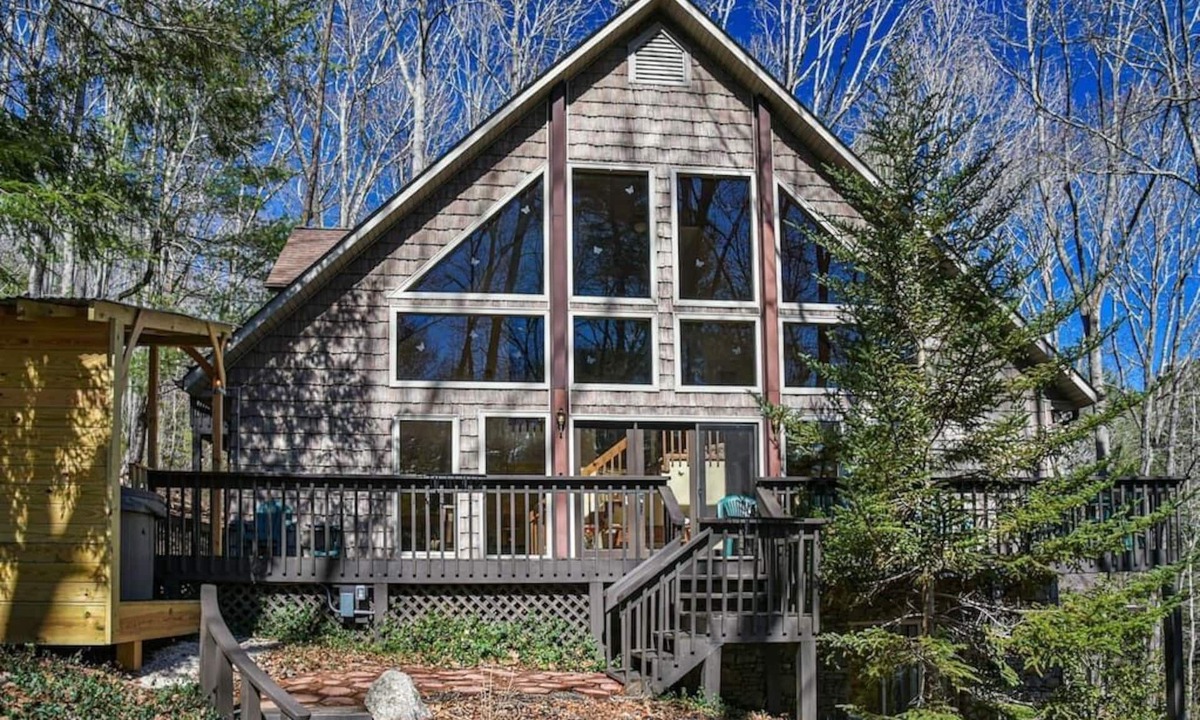 Asheville Cabin | Asheville Cabin Retreat: Hot Tub, Fireplace