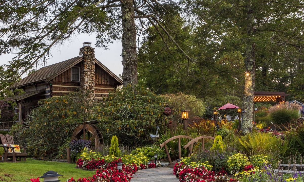 Blowing Rock House | Azalea Garden Inn