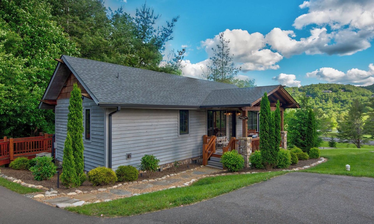 Banner Elk House | Banner View One and a half miles from downtown Banner Elk, Hot tub