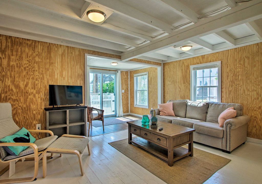 Old Lyme Apartment | Beachfront Family Apt. in Hawk's Nest Beach!