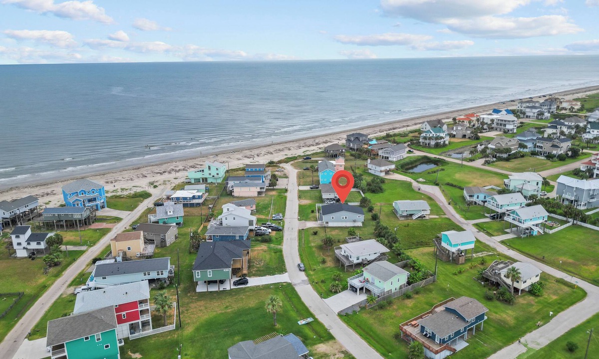 Galveston House | Beachfront, Unobstructed views! Hot Tub, Golf Cart! 3/2. 8 min to Moody Gardens