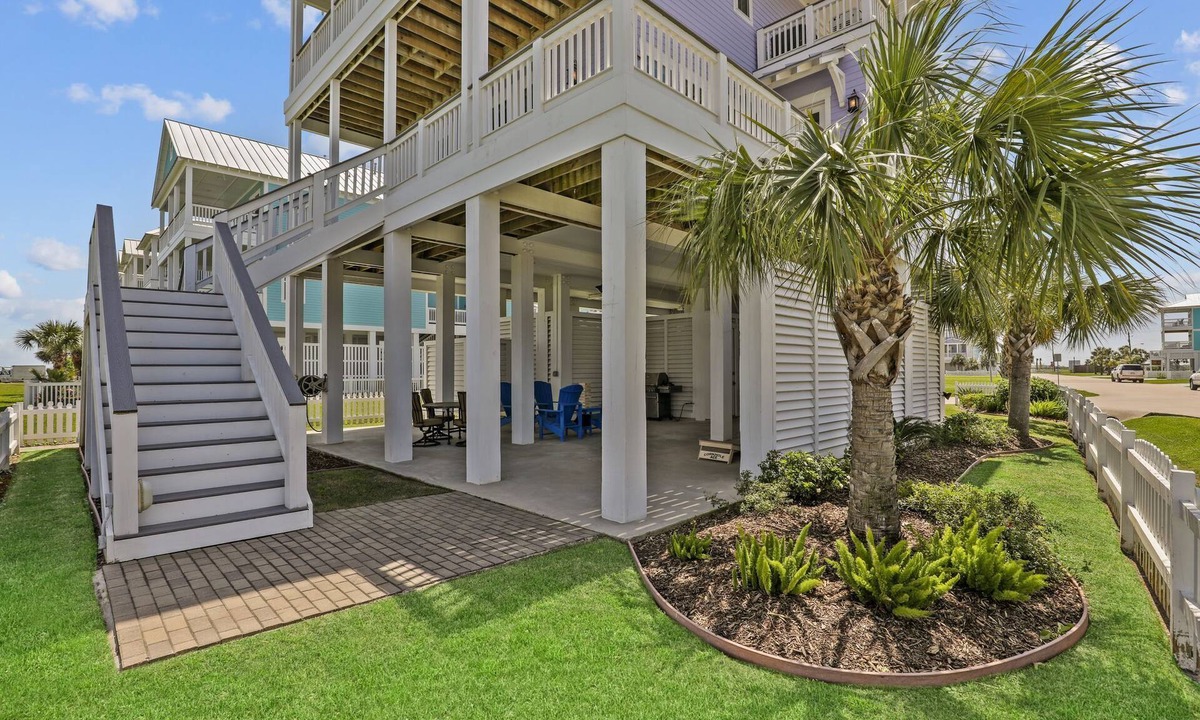 Galveston House | Beachside Luxury Elevator 2 King Suites Kid Friendly Private Beach