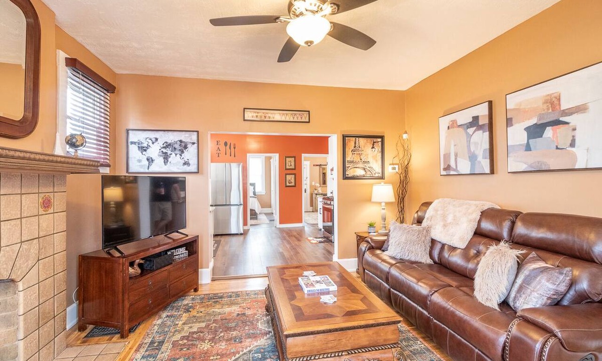 East Price Hill Apartment | Beautiful Apartment! Only 4 Miles From Downtown Cincinnati