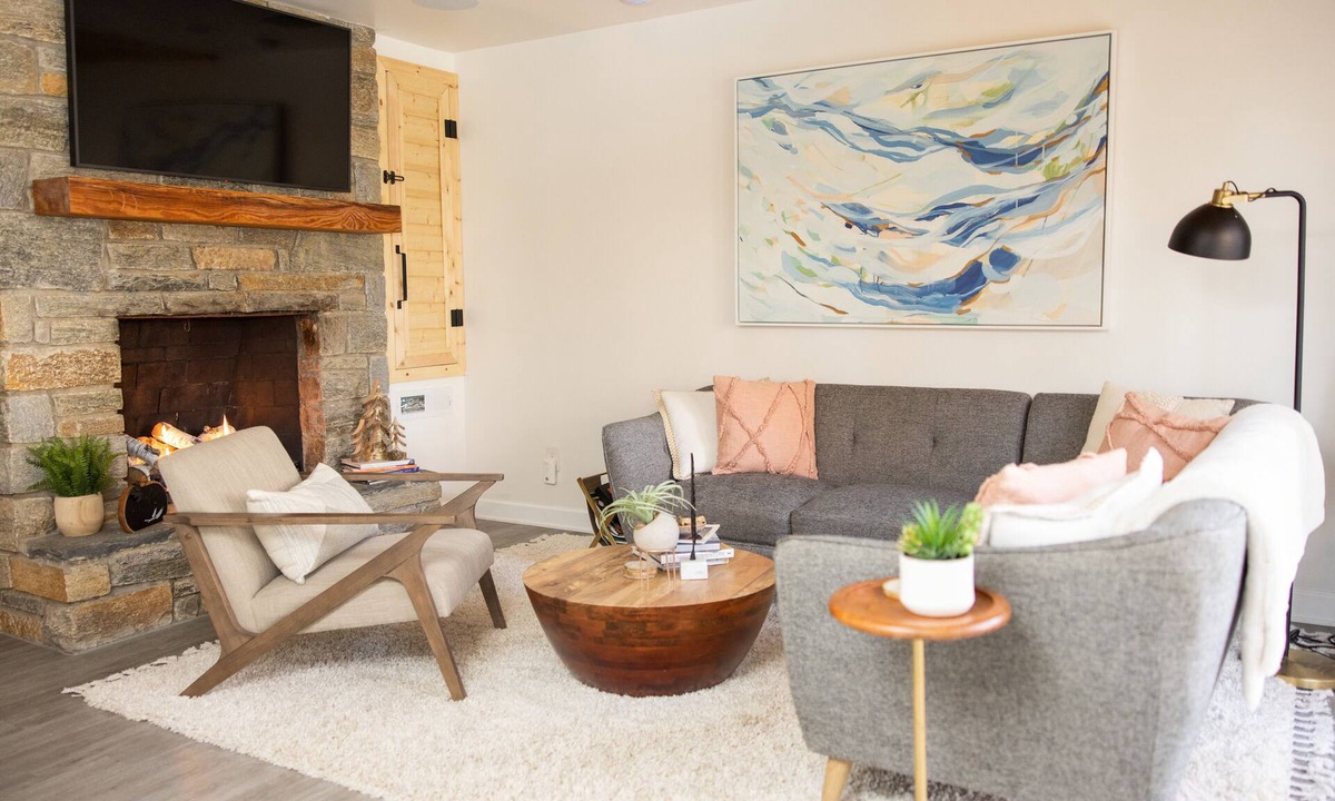 Blowing Rock House | Beautiful contemporary home, seasonal views of golf course, and mountains.