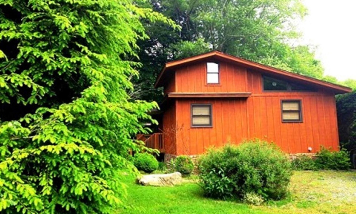 Newland Cabin | Beautiful riverside cabin