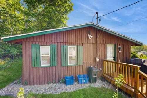 Boothbay Harbor House | Beautifully updated cabin near town & Barrett