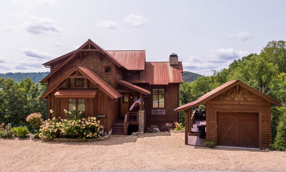 Banner Elk Cabin | Birds Nest Retreat - Eagles Nest Village, hot tub, views, outdoor fireplace!