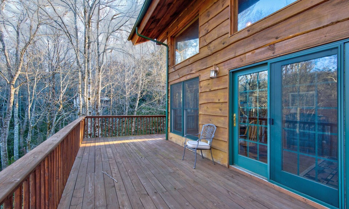 Newland Cabin | Black Bear Lodge at LLH - Spacious House! Game Room! Fire pit! Land Harbor Amenities!