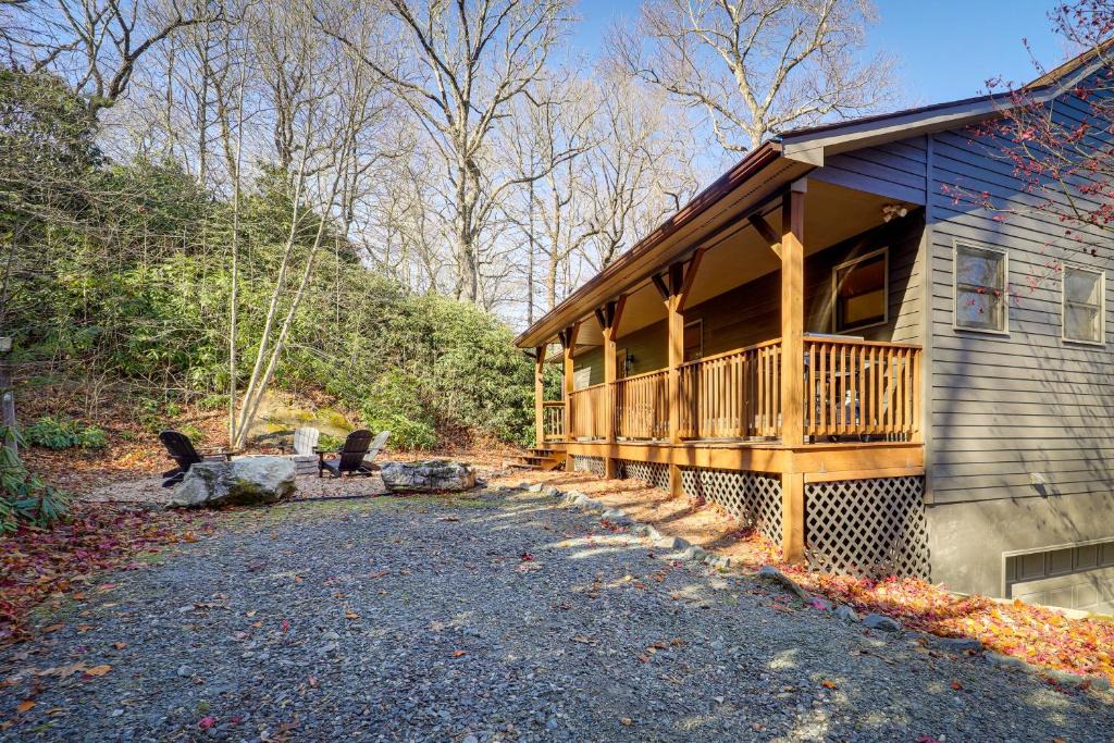 Blowing Rock House | Blowing Rock Escape w/Covered Deck & Fire Pit