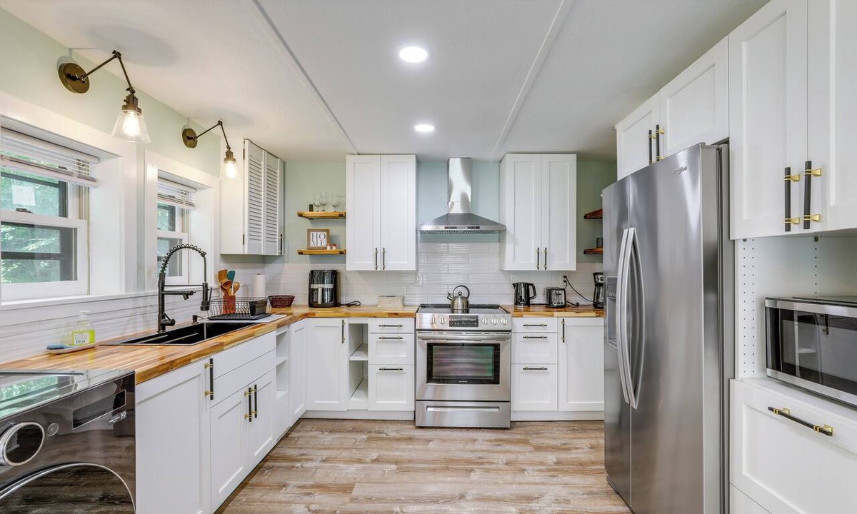 Newland House | Blue Ridge Escape w/Fire Pit: Hike, Ski + Explore