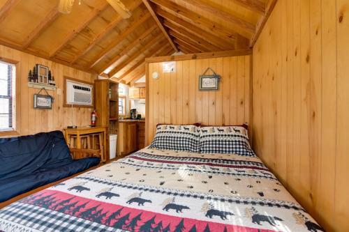 Waynesville Apartment | Blue Ridge Getaway! Studio w/Resort Amenities