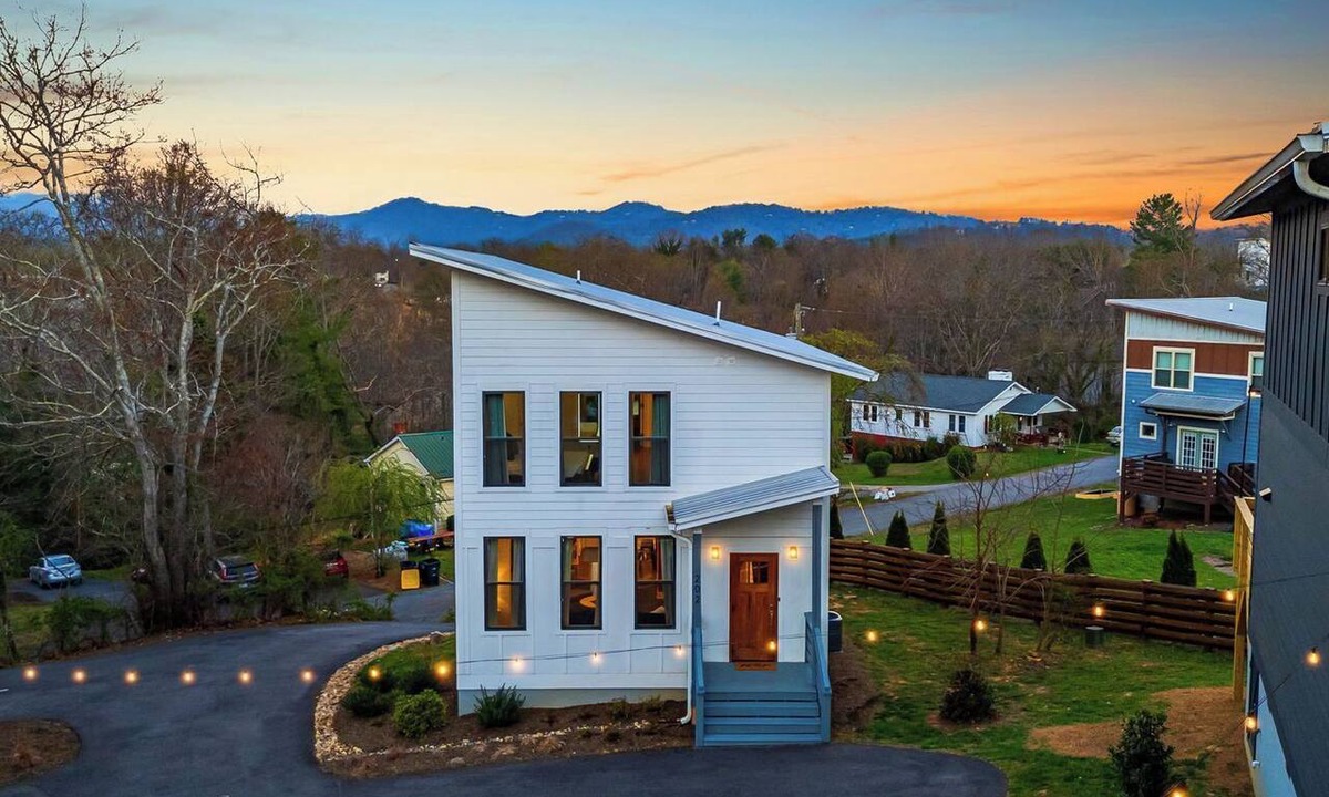 Woodfin House | Blue Ridge House with Hot Tub - 202