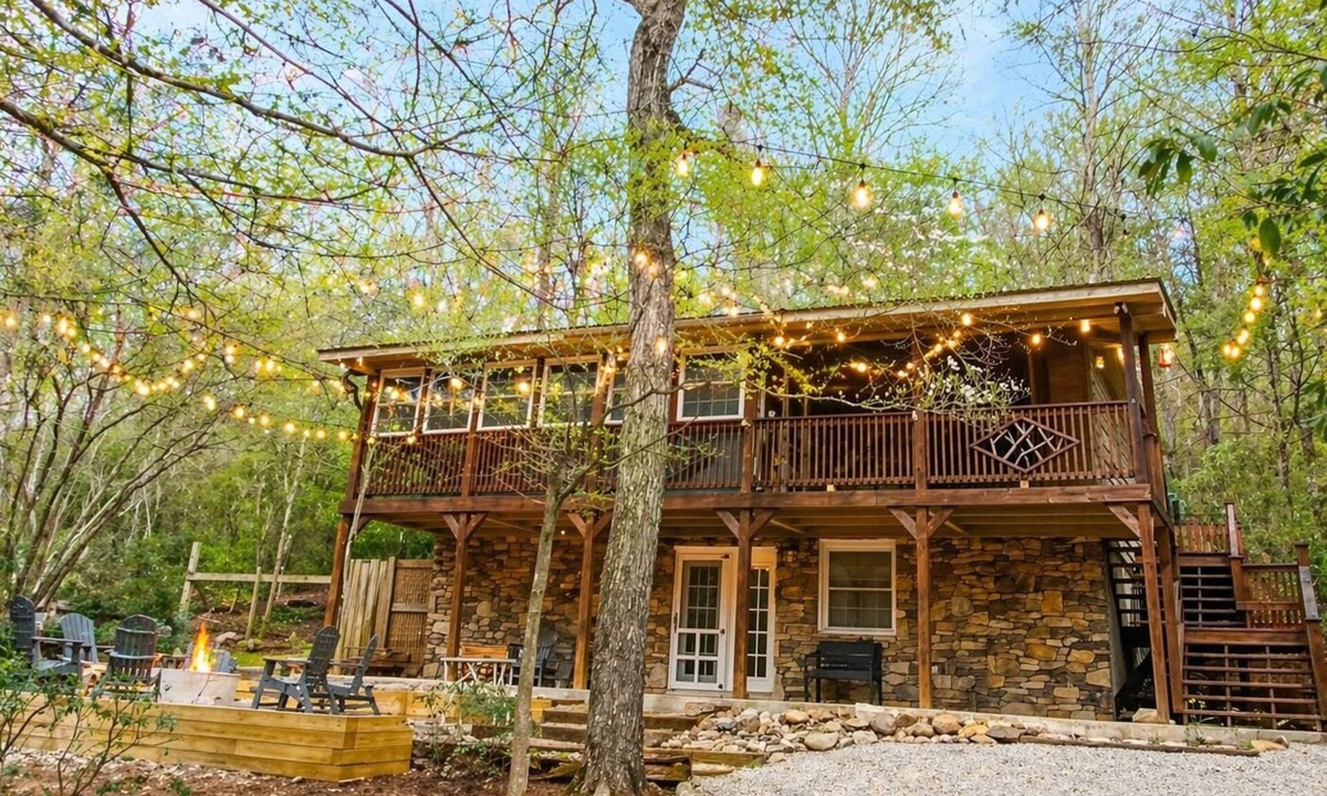 Burnsville Cabin | Blue Ridge Mountain Retreat with Cozy Firepit Terrace.