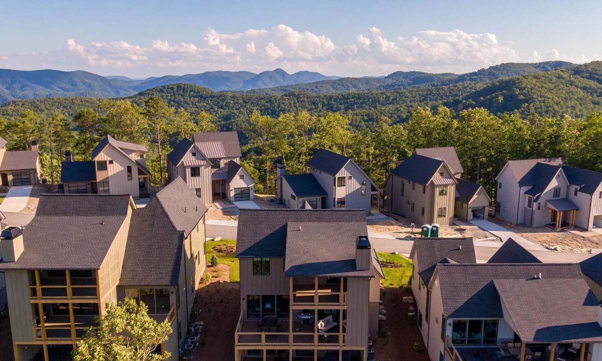 Lenoir House | Blue Ridge Sanctuary at Blue Ridge Mountain Club - hot tub, 3 king suites and great views!
