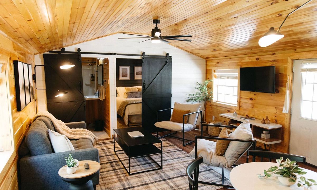 Pine Ridge Cabin | Boone's Bluff RRG- HUMBLE COZY STAY w/Firepit