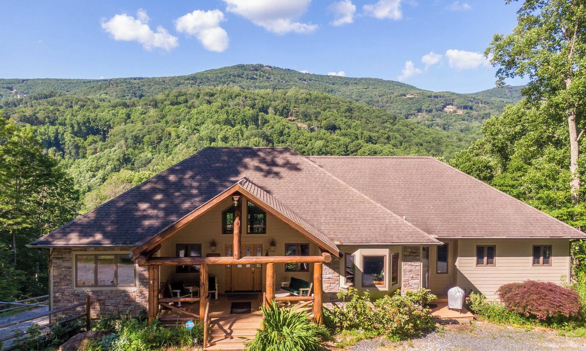 Banner Elk Cabin | Boulder Sky at River Run - Views, hot tub, firepit, pool table, close to Banner Elk & skiing!